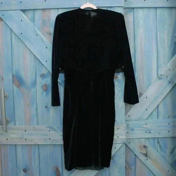 1980s Black Velvet Beaded Dress and Jacket Two Piece Cocktail Size - Picture 10 of 10